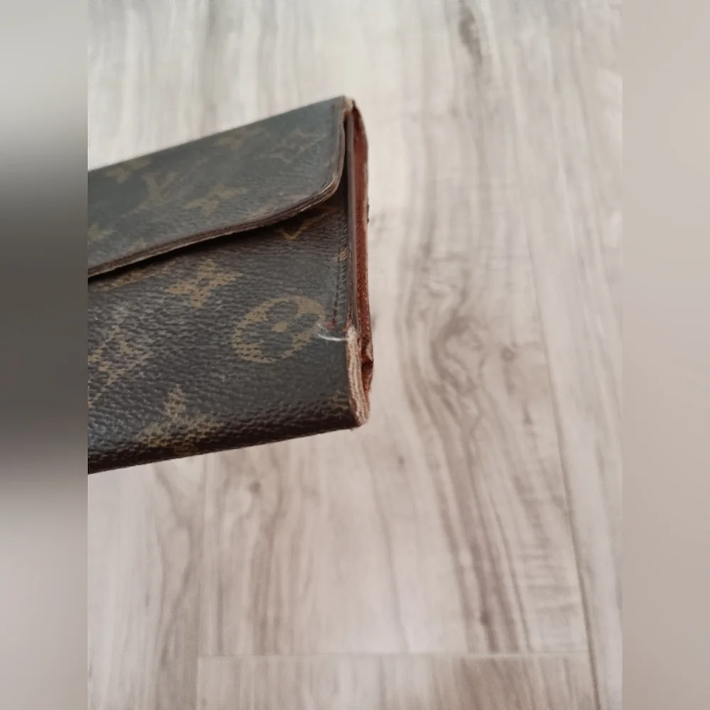Louis Vuitton Monogram Pochette Passport Trifold Wallet - Picture 3 of 16